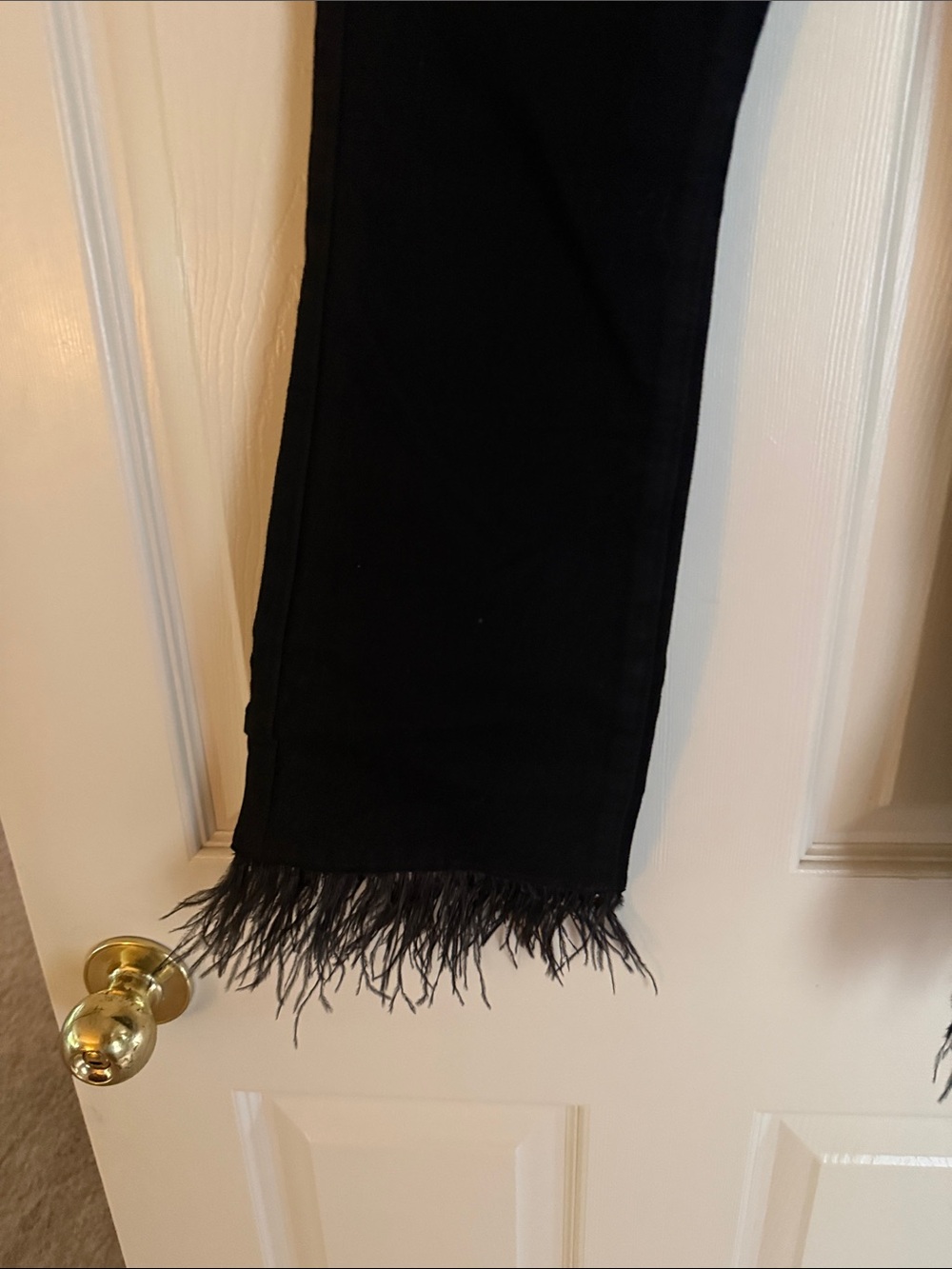 Lulu's Black Ankle Cropped Jeans with Feather Hem - Picture 3 of 9